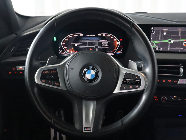 BMW Serie 1 M135i color Negro. Año 2022. 225KW(306CV). Gasolina. En concesionario Pruna Motor de Barcelona