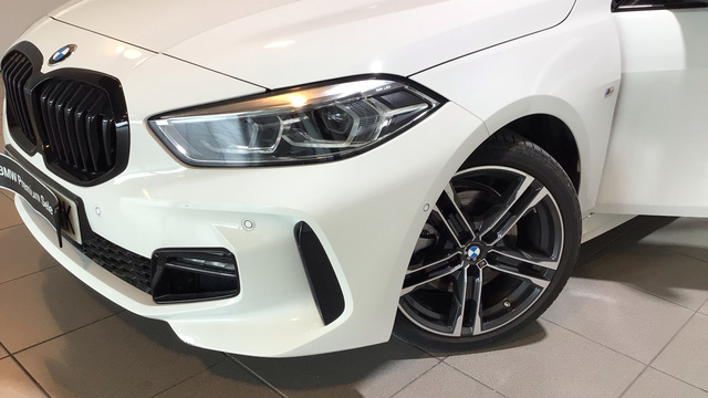BMW Serie 1 118i color Blanco. Año 2024. 103KW(140CV). Gasolina. En concesionario BYmyCAR Madrid - Alcalá de Madrid