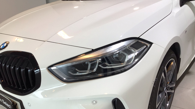 BMW Serie 1 118i color Blanco. Año 2024. 103KW(140CV). Gasolina. En concesionario BYmyCAR Madrid - Alcalá de Madrid
