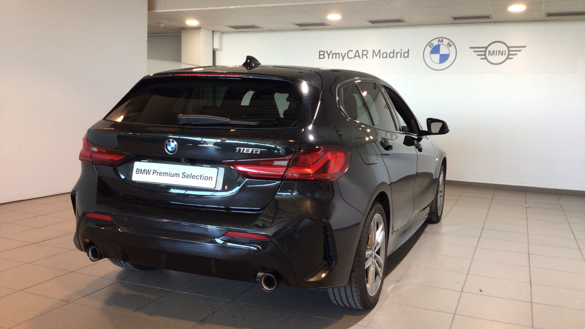 BMW Serie 1 118d color Negro. Año 2024. 110KW(150CV). Diésel. En concesionario BYmyCAR Madrid - Alcalá de Madrid