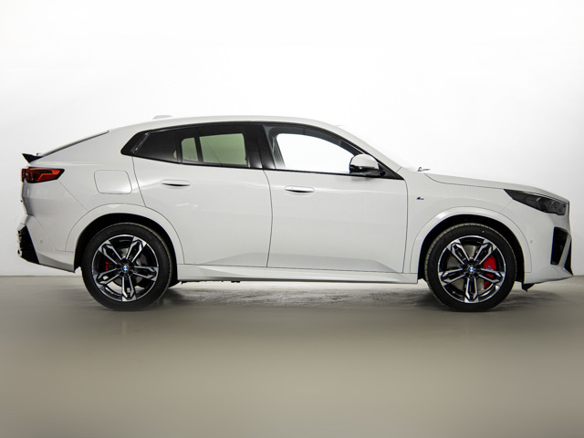BMW X2 sDrive20d color Blanco. Año 2025. 120KW(163CV). Diésel. En concesionario BMW Fuenteolid Valladolid de Valladolid