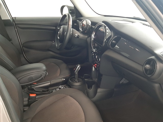 fotoG 7 del MINI MINI 5 Puertas Cooper 100 kW (136 CV) 136cv Gasolina del 2022 en Valencia