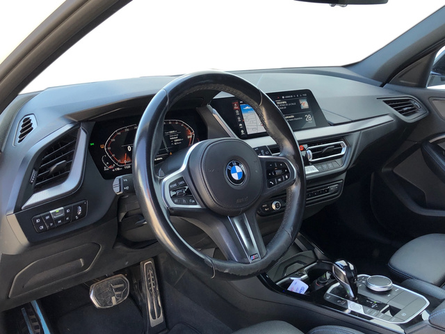 BMW Serie 1 118d color Blanco. Año 2021. 110KW(150CV). Diésel. En concesionario Momentum S.A. de Madrid