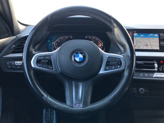 BMW Serie 1 118d color Blanco. Año 2021. 110KW(150CV). Diésel. En concesionario Momentum S.A. de Madrid