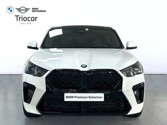 BMW X2 sDrive18d color Blanco. Año 2025. 110KW(150CV). Diésel. En concesionario Triocar Gijón (Bmw y Mini) de Asturias