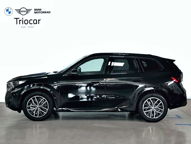 BMW X1 sDrive20i color Negro. Año 2025. 125KW(170CV). Gasolina. En concesionario Triocar Gijón (Bmw y Mini) de Asturias