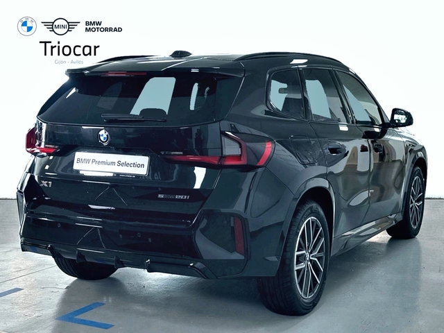 BMW X1 sDrive20i color Negro. Año 2025. 125KW(170CV). Gasolina. En concesionario Triocar Gijón (Bmw y Mini) de Asturias
