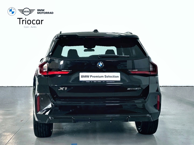 BMW X1 sDrive20i color Negro. Año 2025. 125KW(170CV). Gasolina. En concesionario Triocar Gijón (Bmw y Mini) de Asturias