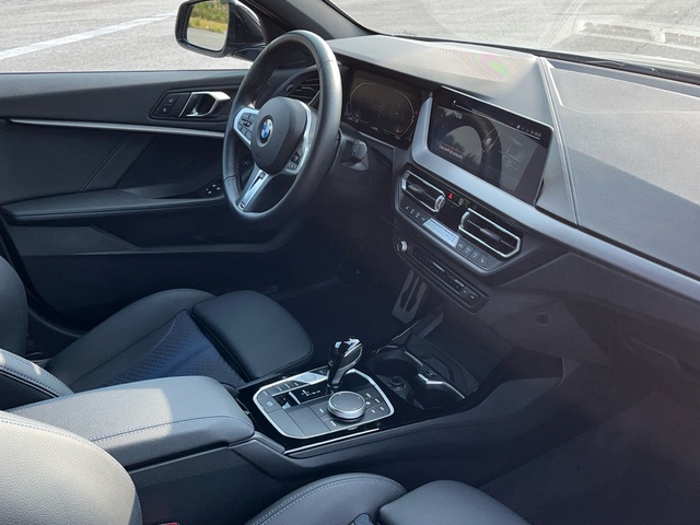 BMW Serie 1 120d color Gris. Año 2024. 140KW(190CV). Diésel. En concesionario Celtamotor Caldas Reis de Pontevedra