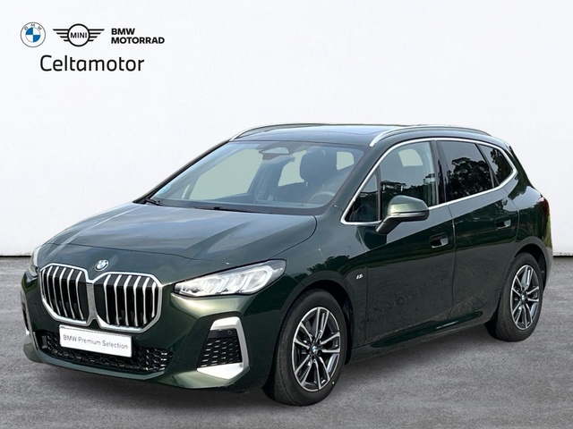 BMW Serie 2 218i Active Tourer color Verde. Año 2024. 100KW(136CV). Gasolina. En concesionario Celtamotor Caldas Reis de Pontevedra