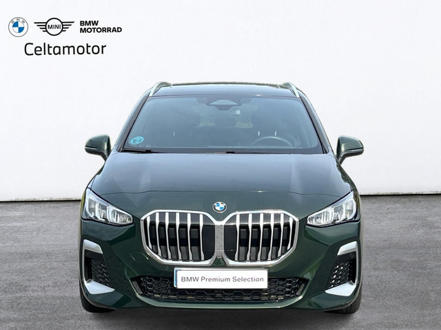 BMW Serie 2 218i Active Tourer color Verde. Año 2024. 100KW(136CV). Gasolina. En concesionario Celtamotor Caldas Reis de Pontevedra