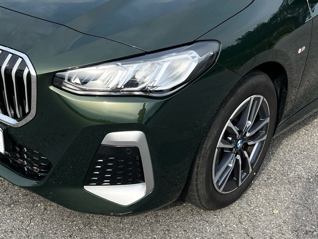 BMW Serie 2 218i Active Tourer color Verde. Año 2024. 100KW(136CV). Gasolina. En concesionario Celtamotor Caldas Reis de Pontevedra