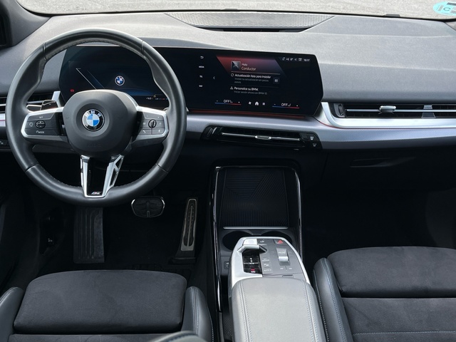 BMW Serie 2 218i Active Tourer color Verde. Año 2024. 100KW(136CV). Gasolina. En concesionario Celtamotor Caldas Reis de Pontevedra