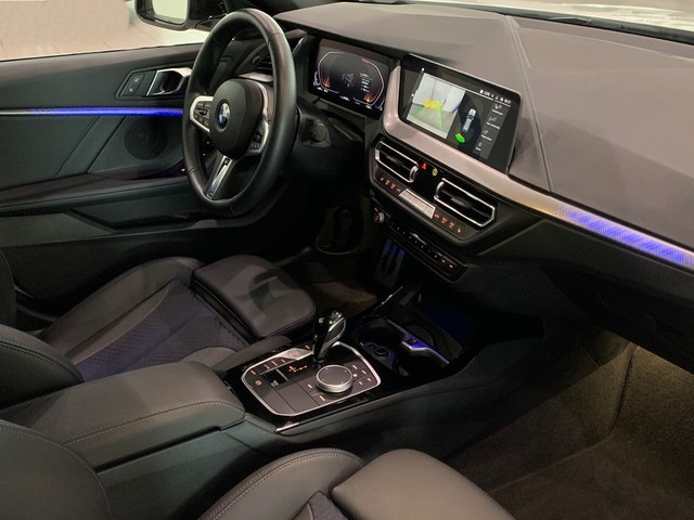 BMW Serie 1 120d color Blanco. Año 2024. 140KW(190CV). Diésel. En concesionario Celtamotor Lalín de Pontevedra