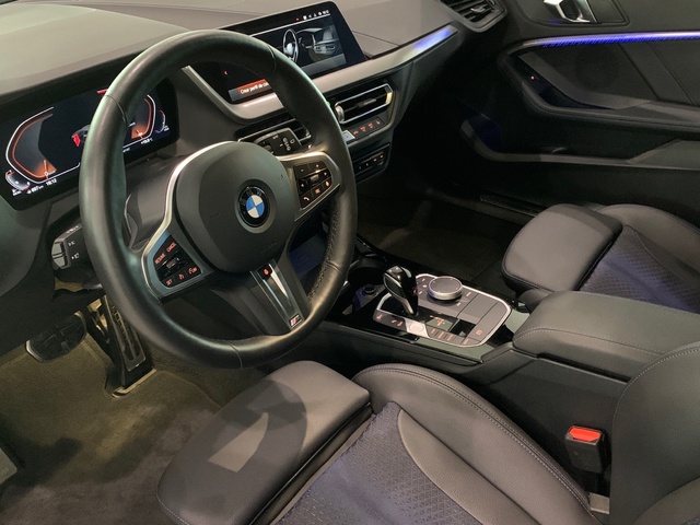BMW Serie 1 120d color Blanco. Año 2024. 140KW(190CV). Diésel. En concesionario Celtamotor Lalín de Pontevedra