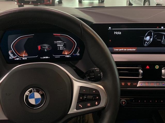BMW Serie 1 120d color Blanco. Año 2024. 140KW(190CV). Diésel. En concesionario Celtamotor Lalín de Pontevedra