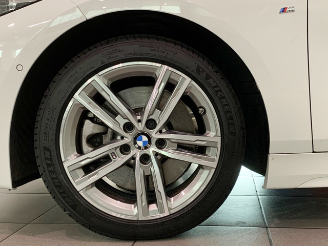 BMW Serie 1 120d color Blanco. Año 2024. 140KW(190CV). Diésel. En concesionario Celtamotor Lalín de Pontevedra
