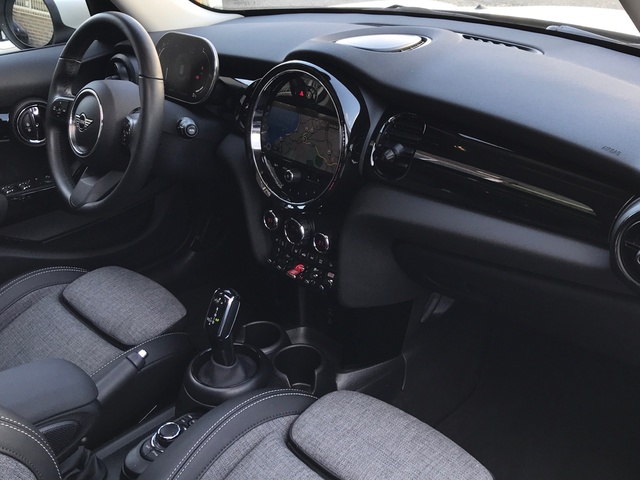 fotoG 7 del MINI MINI 5 Puertas Cooper 100 kW (136 CV) 136cv Gasolina del 2024 en Pontevedra