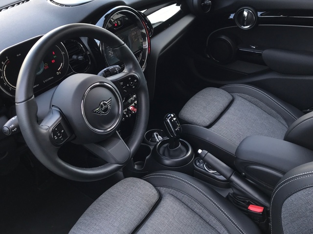 fotoG 10 del MINI MINI 5 Puertas Cooper 100 kW (136 CV) 136cv Gasolina del 2024 en Pontevedra