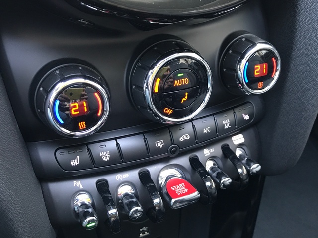 fotoG 20 del MINI MINI 5 Puertas Cooper 100 kW (136 CV) 136cv Gasolina del 2024 en Pontevedra