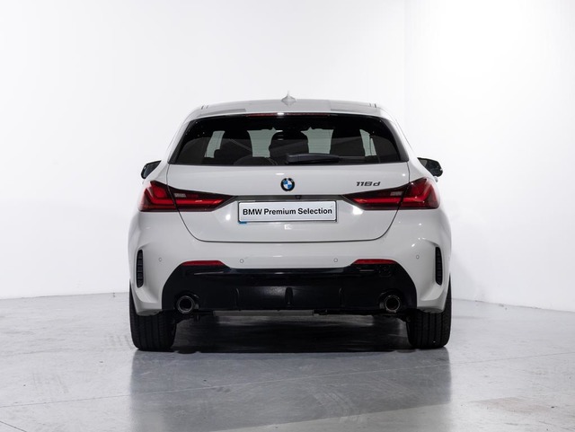 BMW Serie 1 118d color Blanco. Año 2024. 110KW(150CV). Diésel. En concesionario Oliva Motor Girona de Girona