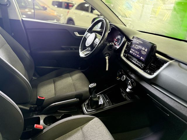 Kia Stonic 1.0 T-GDi MHEV iMT Concept 74 kW (100 CV)