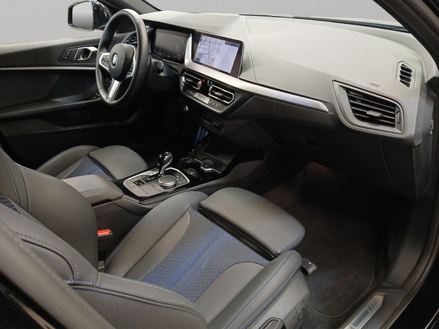 BMW Serie 1 118d color Negro. Año 2024. 110KW(150CV). Diésel. En concesionario GANDIA Automoviles Fersan, S.A. de Valencia