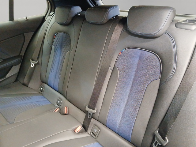 BMW Serie 1 118d color Negro. Año 2024. 110KW(150CV). Diésel. En concesionario GANDIA Automoviles Fersan, S.A. de Valencia