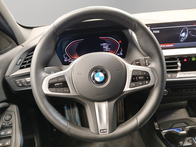 BMW Serie 1 118d color Negro. Año 2024. 110KW(150CV). Diésel. En concesionario GANDIA Automoviles Fersan, S.A. de Valencia