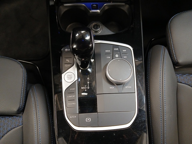 BMW Serie 1 118d color Negro. Año 2024. 110KW(150CV). Diésel. En concesionario GANDIA Automoviles Fersan, S.A. de Valencia