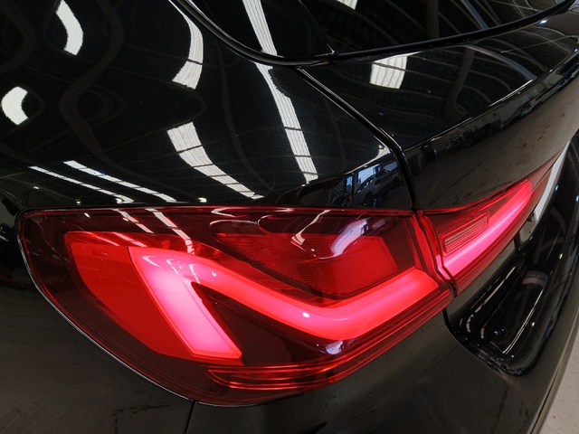 BMW Serie 1 118d color Negro. Año 2024. 110KW(150CV). Diésel. En concesionario GANDIA Automoviles Fersan, S.A. de Valencia