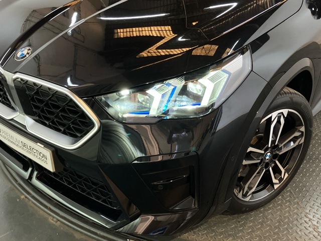 BMW X2 sDrive20i color Negro. Año 2024. 125KW(170CV). Híbrido Electro/Diesel. En concesionario Proa Premium Palma de Baleares