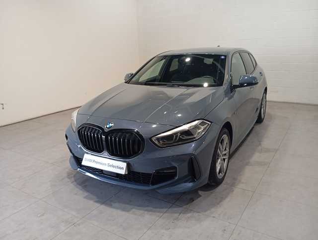 BMW Serie 1 118d color Gris. Año 2024. 110KW(150CV). Diésel. En concesionario Motor Munich Cadi - Manresa - VO de Barcelona