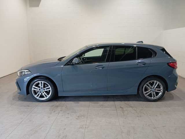 BMW Serie 1 118d color Gris. Año 2024. 110KW(150CV). Diésel. En concesionario Motor Munich Cadi - Manresa - VO de Barcelona