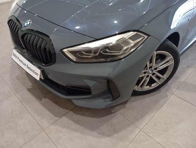 BMW Serie 1 118d color Gris. Año 2024. 110KW(150CV). Diésel. En concesionario Motor Munich Cadi - Manresa - VO de Barcelona
