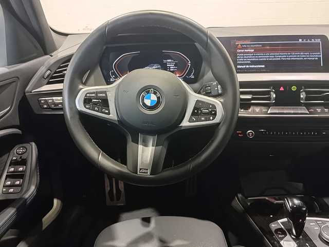 BMW Serie 1 118d color Gris. Año 2024. 110KW(150CV). Diésel. En concesionario Motor Munich Cadi - Manresa - VO de Barcelona