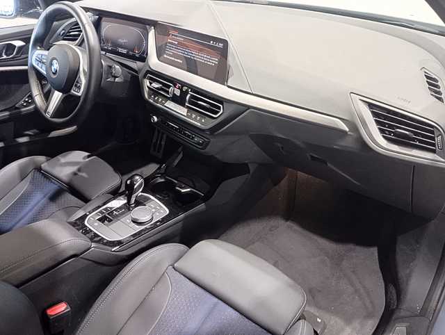 BMW Serie 1 118d color Gris. Año 2024. 110KW(150CV). Diésel. En concesionario Motor Munich Cadi - Manresa - VO de Barcelona