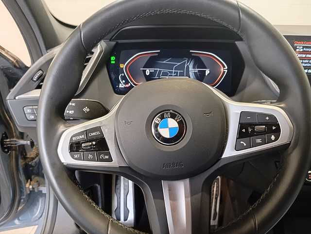 BMW Serie 1 118d color Gris. Año 2024. 110KW(150CV). Diésel. En concesionario Motor Munich Cadi - Manresa - VO de Barcelona