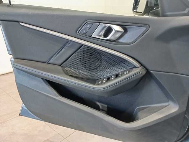 BMW Serie 1 118d color Gris. Año 2024. 110KW(150CV). Diésel. En concesionario Motor Munich Cadi - Manresa - VO de Barcelona
