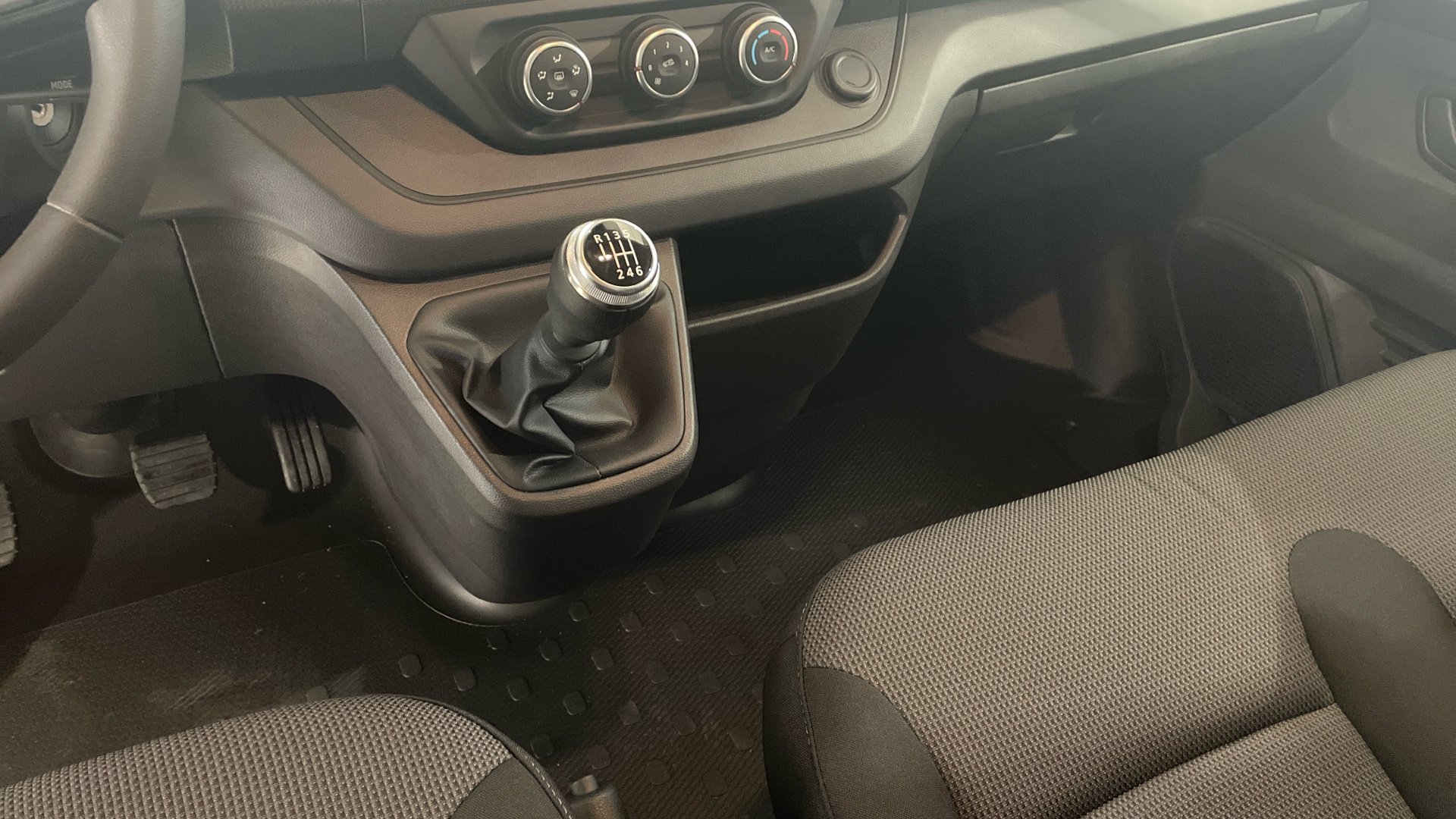 Renault Trafic Furgon BluedCi 130 - 17