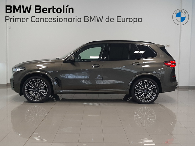 BMW X5 xDrive30d color Marrón. Año 2025. 219KW(298CV). Diésel. En concesionario Automoviles Bertolin S.L. de Valencia