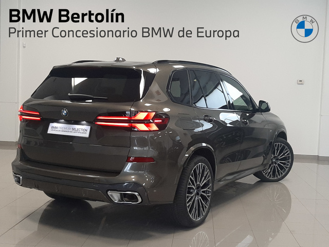 BMW X5 xDrive30d color Marrón. Año 2025. 219KW(298CV). Diésel. En concesionario Automoviles Bertolin S.L. de Valencia