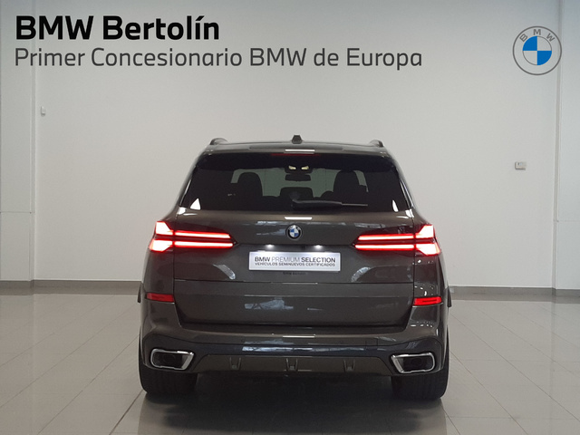 BMW X5 xDrive30d color Marrón. Año 2025. 219KW(298CV). Diésel. En concesionario Automoviles Bertolin S.L. de Valencia