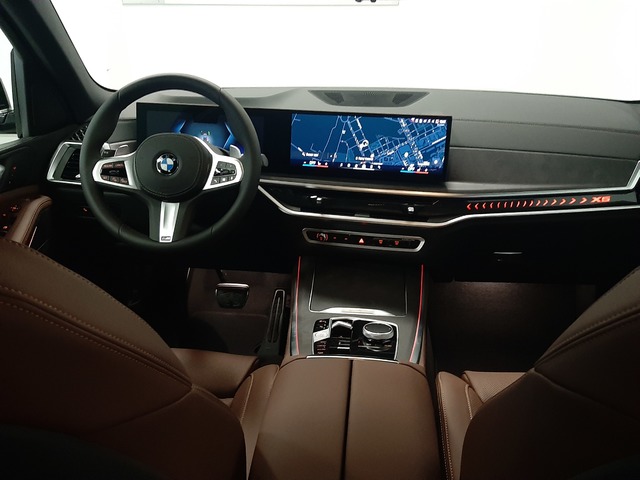 BMW X5 xDrive30d color Marrón. Año 2025. 219KW(298CV). Diésel. En concesionario Automoviles Bertolin S.L. de Valencia