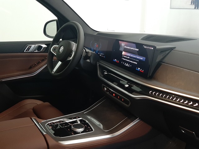 BMW X5 xDrive30d color Marrón. Año 2025. 219KW(298CV). Diésel. En concesionario Automoviles Bertolin S.L. de Valencia
