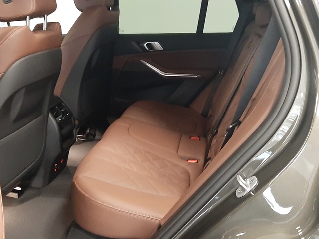 BMW X5 xDrive30d color Marrón. Año 2025. 219KW(298CV). Diésel. En concesionario Automoviles Bertolin S.L. de Valencia