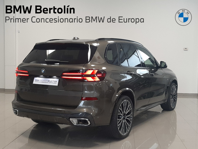BMW X5 xDrive30d color Marrón. Año 2025. 219KW(298CV). Diésel. En concesionario Automoviles Bertolin S.L. de Valencia