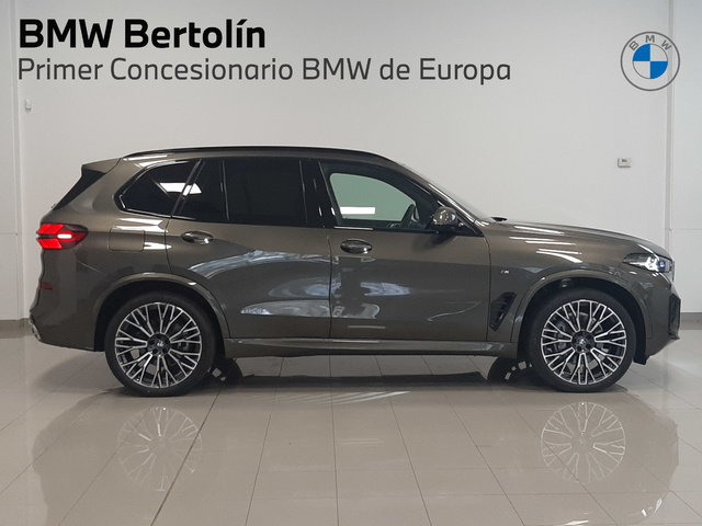 BMW X5 xDrive30d color Marrón. Año 2025. 219KW(298CV). Diésel. En concesionario Automoviles Bertolin S.L. de Valencia