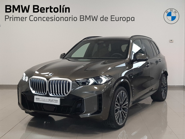 BMW X5 xDrive30d color Marrón. Año 2025. 219KW(298CV). Diésel. En concesionario Automoviles Bertolin S.L. de Valencia