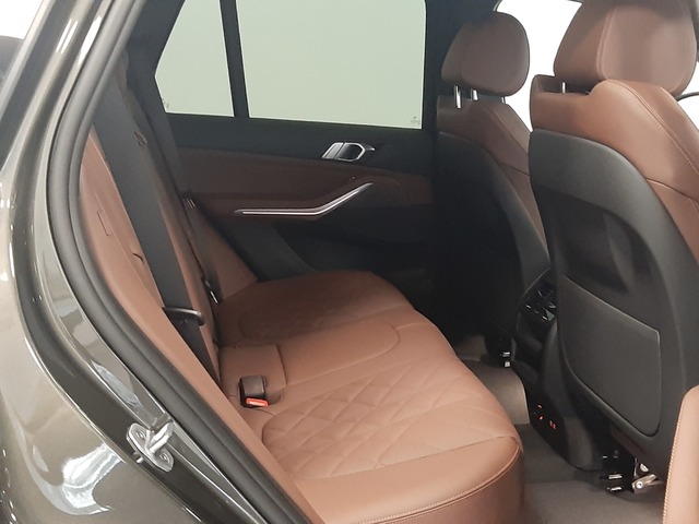 BMW X5 xDrive30d color Marrón. Año 2025. 219KW(298CV). Diésel. En concesionario Automoviles Bertolin S.L. de Valencia